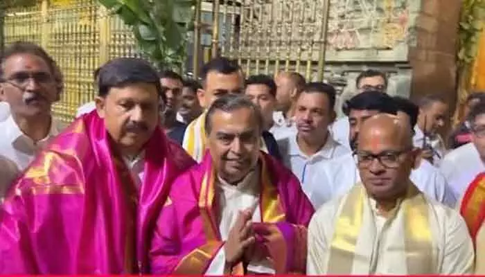 Tirumala | శ్రీవారిని దర్శించుకున్న ముకేశ్ అంబానీ Tirumala | శ్రీవారిని దర్శించుకున్న ముకేశ్ అంబానీ