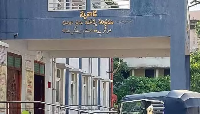 పేరుకే పెద్దాసుపత్రి.. అధికారుల పర్యవేక్షణ కరువు పేరుకే పెద్దాసుపత్రి.. అధికారుల పర్యవేక్షణ కరువు