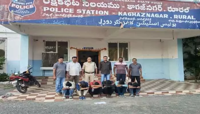 పేకాట స్థావరం పై టాస్క్ ఫోర్స్ దాడి.. ఆరుగురు అరెస్ట్ పేకాట స్థావరం పై టాస్క్ ఫోర్స్ దాడి.. ఆరుగురు అరెస్ట్