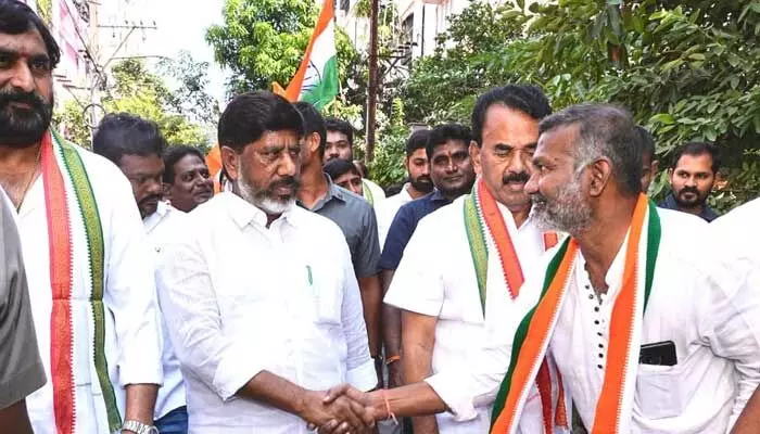 జూబ్లీహిల్స్లో డిప్యూటీ CM భట్టి సుడిగాలి పర్యటన జూబ్లీహిల్స్లో డిప్యూటీ CM భట్టి సుడిగాలి పర్యటన