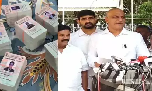 జూబ్లీహిల్స్ ఉప ఎన్నికల పోలింగ్‌లో ప్రతి మహిళ గుర్తింపును చెక్ చేయాలి: హరీష్ రావు