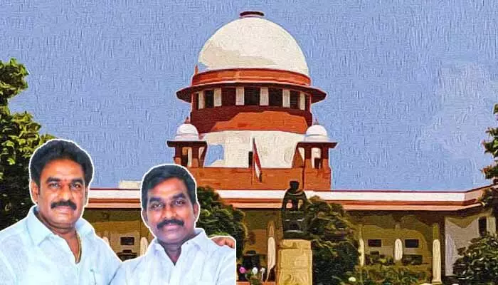 సుప్రీంకోర్టులో పిన్నెల్లి సోదరులకు నిరాశ.. బెయిల్ పిటిషన్పై విచారణ వాయిదా సుప్రీంకోర్టులో పిన్నెల్లి సోదరులకు నిరాశ.. బెయిల్ పిటిషన్పై విచారణ వాయిదా