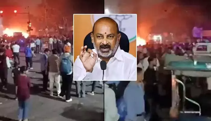 ఢిల్లీకి బయల్దేరిన బండి సంజయ్ ఢిల్లీకి బయల్దేరిన బండి సంజయ్