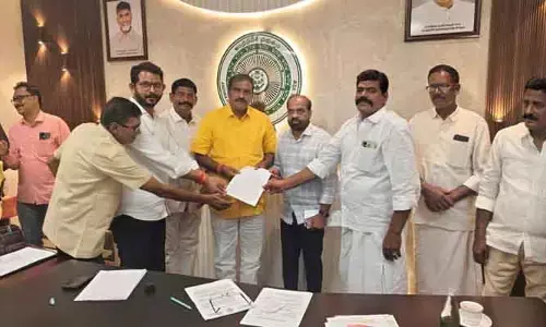 AP | నీటిపారుదల శాఖ మంత్రికి వైద్యశాఖ మంత్రి వినతి