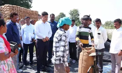 రైతులకు ఇబ్బందులు లేకుండా ధాన్యం కొనుగోలు చేయాలి : కలెక్టర్ ఆశిష్ సాంగ్వాన్