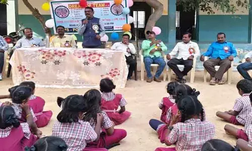 ప్ర‌తి ఒక్క‌రికీ సామాజిక స్పృహ క‌లిగి ఉండాలి :ప్ర‌ధానోపాధ్యాయులు శ్రీనివాస్ రెడ్డి