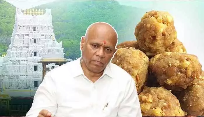 కల్తీ నెయ్యి కేసులో సిట్ దూకుడు.. విచారణకు హాజరైన టీటీడీ మాజీ ఈవో ధర్మారెడ్డి కల్తీ నెయ్యి కేసులో సిట్ దూకుడు.. విచారణకు హాజరైన టీటీడీ మాజీ ఈవో ధర్మారెడ్డి