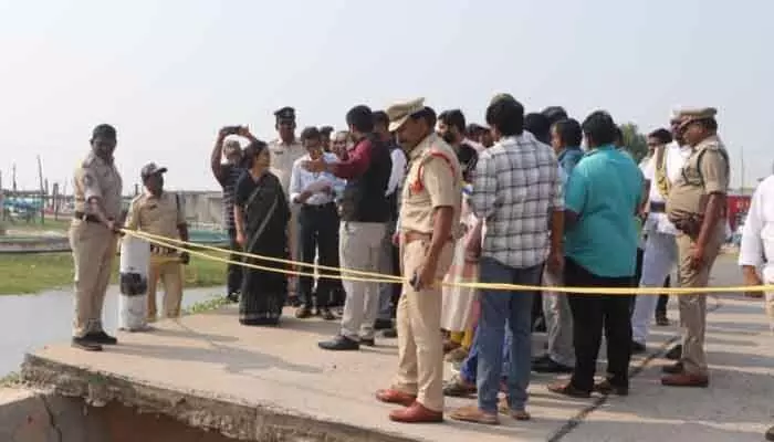 బాపట్ల జిల్లాలో కేంద్ర బృందం పర్యటన బాపట్ల జిల్లాలో కేంద్ర బృందం పర్యటన