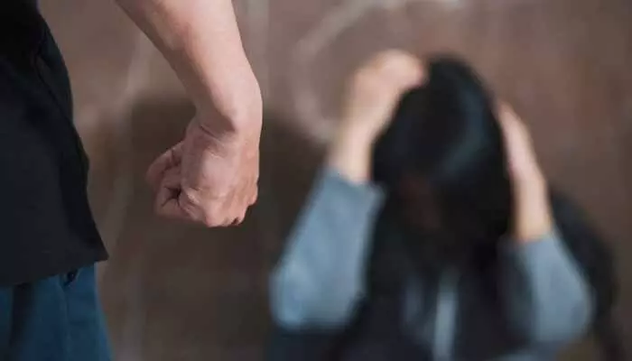 ఐఏఎస్ అధికారిణికి గృహహింస వేధింపులు.. ఐఏఎస్ భర్త మోదీపై కేసు ఐఏఎస్ అధికారిణికి గృహహింస వేధింపులు.. ఐఏఎస్ భర్త మోదీపై కేసు