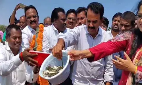 అలవి వలలతో చేప పిల్లలను వేటాడితే  కఠిన చర్యలు :  మంత్రి జూప‌ల్లి కృష్ణారావు
