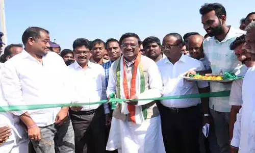 ద‌ళారుల‌ను న‌మ్మి మోస‌పోకండి : గ‌నుల శాఖ మంత్రి వివేక్ వెంక‌ట‌స్వామి