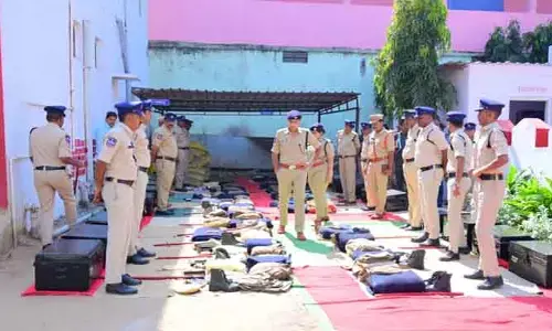 పోలీస్ స్టేషన్ వార్షిక తనిఖీ ఎస్పీ అఖిల్ మహాజన్