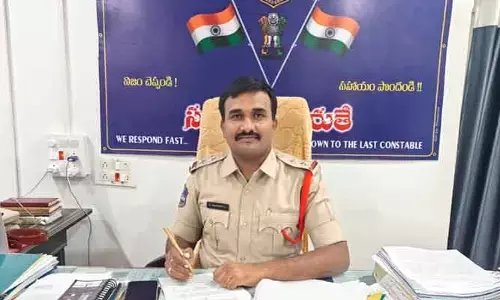 కుల బ‌హిష్క‌ర‌ణ చేసిన ఐదుగురు కుల పెద్దలు అరెస్ట్..!