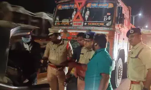తెలంగాణ సరిహద్దుల్లో అర్ధరాత్రి తనిఖీలు  !