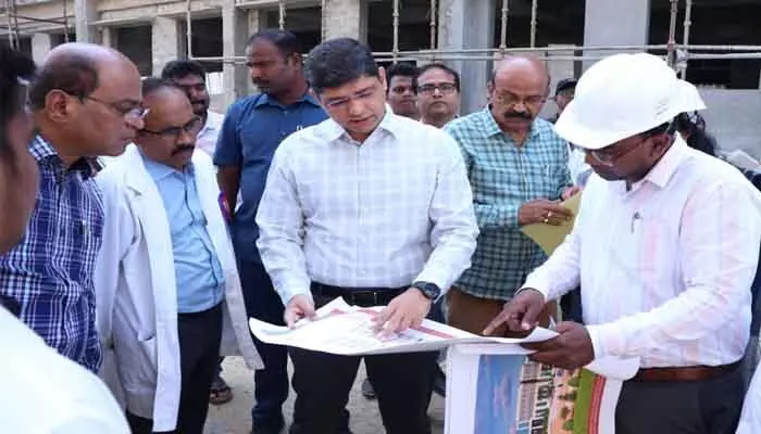ప్రభుత్వ వైద్య కళాశాల క్యాంపస్ పనులు మార్చి వరకు పూర్తి చేయాలి : కలెక్టర్ ఆశిష్ సాంగ్వాన్ ప్రభుత్వ వైద్య కళాశాల క్యాంపస్ పనులు మార్చి వరకు పూర్తి చేయాలి : కలెక్టర్ ఆశిష్ సాంగ్వాన్