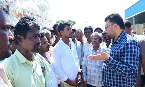 ప‌త్తి కొనుగోళ్ల‌పై క‌లెక్ట‌ర్ ఆగ్ర‌హం..!