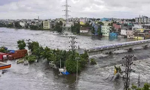 సిబ్బందినైనా ఇవ్వండి.. విలీనమైనా చేయండి