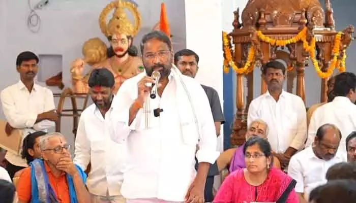 పడమటి అంజన్న తిరునాళ్ల పై అధికారులతో మంత్రి సమీక్ష పడమటి అంజన్న తిరునాళ్ల పై అధికారులతో మంత్రి సమీక్ష