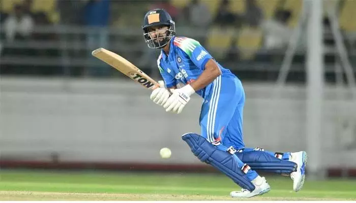 Ind-A vs SA-A : శతక్కొట్టిన రుతురాజ్ గైక్వాడ్.. తొలి వన్డేలో భారత్ ‘ఏ’ ఘన విజయం Ind-A vs SA-A : శతక్కొట్టిన రుతురాజ్ గైక్వాడ్.. తొలి వన్డేలో భారత్ ‘ఏ’ ఘన విజయం