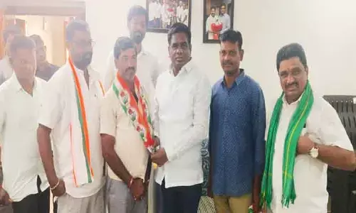 కాంగ్రెస్ లో చేరిన బెజ్జూర్ మాజీ ఉప సర్పంచ్