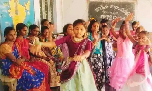 బాల‌ల దినోత్స‌వం.. చిన్నారుల‌తో చిందులు