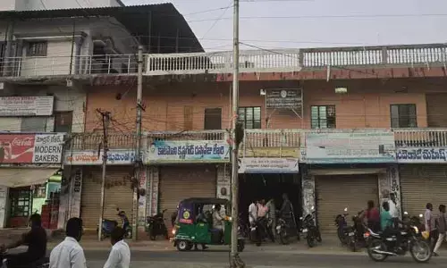 వ‌న‌ప‌ర్తి స‌బ్ రిజిస్ట్రార్ కార్యాల‌యంలో ఏసీబీ సోదాలు