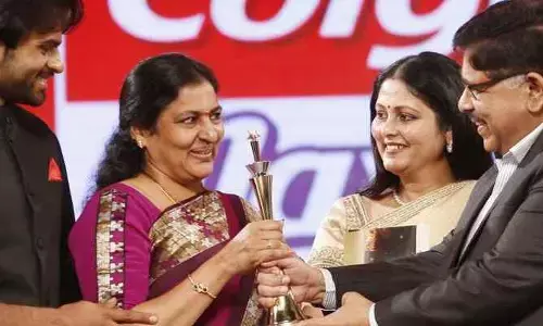 Sai Durga Tej: తల్లి చేతుల మీదుగా అవార్ట్‌...సాయి దుర్గ తేజ్ ట్వీట్‌