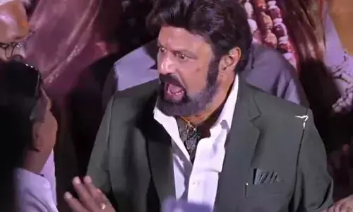 స్టేజీపైనే రెచ్చిపోయిన బాల‌య్య‌..ఫ్యాన్స్‌పై సీరియ‌స్‌