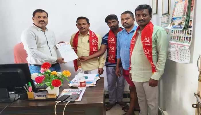కుక్కల బెడద నుండి కొల్లాపూర్ ప్రజల్ని కాపాడండి : సీపీఎం కుక్కల బెడద నుండి కొల్లాపూర్ ప్రజల్ని కాపాడండి : సీపీఎం
