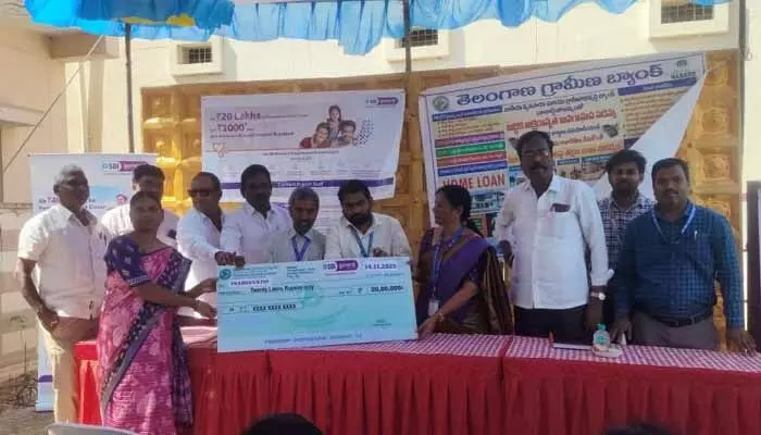 బ్యాంకు భీమాతోనే కుటుంబానికి ధీమా..! బ్యాంకు భీమాతోనే కుటుంబానికి ధీమా..!