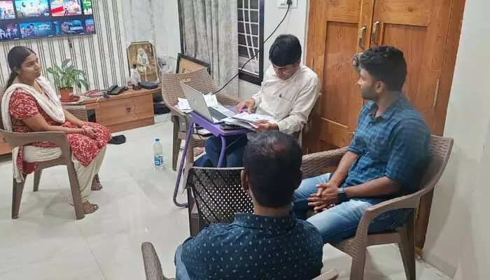 జడ్చర్ల లో వనపర్తి సబ్ రిజిస్టర్ ఇంట్లో ఏసీబీ సోదాలు జడ్చర్ల లో వనపర్తి సబ్ రిజిస్టర్ ఇంట్లో ఏసీబీ సోదాలు