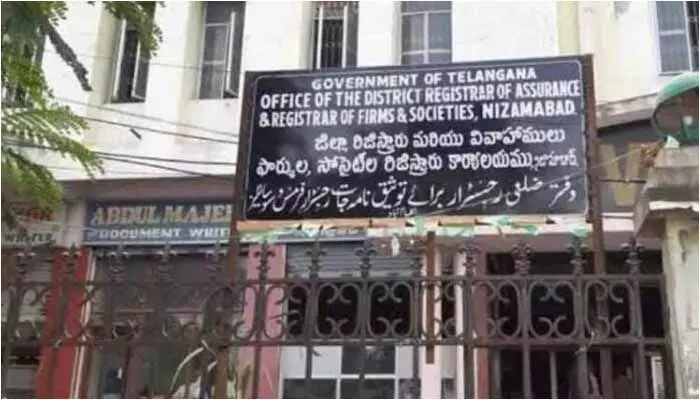 నిజామాబాద్ సబ్ రిజిస్ట్రార్ కార్యాలయంలో ఏసీబీ తనిఖీలు నిజామాబాద్ సబ్ రిజిస్ట్రార్ కార్యాలయంలో ఏసీబీ తనిఖీలు