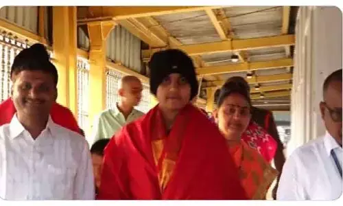 శ్రీవారిని దర్శించుకున్న మహిళా క్రికెటర్ శ్రీచరణి