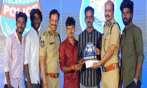 రాష్ట్రస్థాయిలో ద్వితీయ బహుమతి గెలుచుకున్న పల్లెటూరి కుర్రాళ్లు