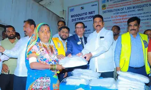 గిరిజ‌నుల‌కు దోమ తెర‌లు, విద్యార్థుల‌కు బెంచీలు విత‌ర‌ణ‌