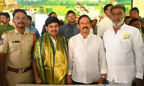 ఇనుగుర్తిలో భద్రతకు బలం.. భూక్య శోభన్‌బాబు సేవకు ఎమ్మెల్యే మురళీ నాయక్ ప్రశంసలు