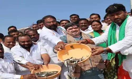 మత్స్య కారుల సంక్షేమమే ధ్యేయం : మంత్రి వాకిటి శ్రీహ‌రి