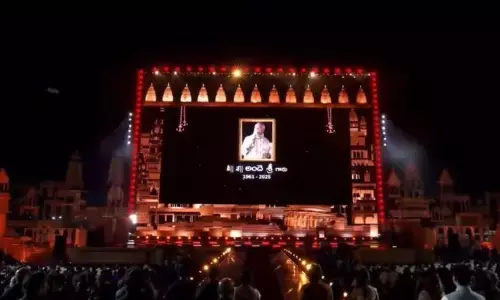 వారణాసి ఈవెంట్‌లో అందెశ్రీకి నివాళి