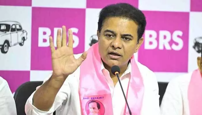 ఫోన్ ట్యాపింగ్ చేయడం తప్పేం కాదు.. కేటీఆర్ షాకింగ్ కామెంట్స్ ఫోన్ ట్యాపింగ్ చేయడం తప్పేం కాదు.. కేటీఆర్ షాకింగ్ కామెంట్స్