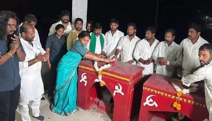 కామ్రేడ్ కేవల్ కిషన్ చూపిన మార్గం సమాజానికి ఆదర్శం : ఎమ్మెల్సీ కవిత కామ్రేడ్ కేవల్ కిషన్ చూపిన మార్గం సమాజానికి ఆదర్శం : ఎమ్మెల్సీ కవిత