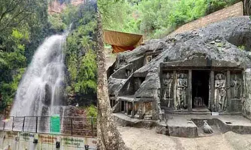 Prakasham | భైరవకోన జలపాతం వద్ద పర్యాటకుల సందడి