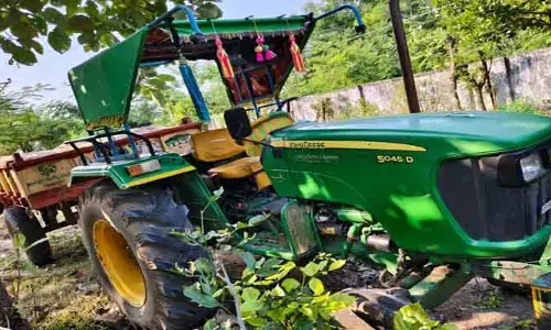 అక్రమంగా ఇసుక తరలిస్తున్న 3 ట్రాక్టర్లపై కేసు న‌మోదు