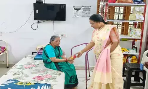 వృద్ధుల పట్ల చిన్నచూపు తగదు : జిల్లా న్యాయ సేవాధికార సంస్థ కార్యదర్శి బి సౌజన్య