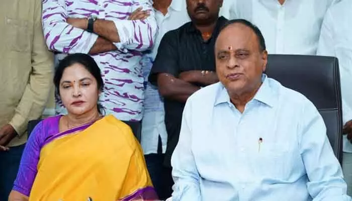 సీఎం పాలనా దక్షతతో రాష్ట్రానికి పెట్టుబడుల వెల్లువ సీఎం పాలనా దక్షతతో రాష్ట్రానికి పెట్టుబడుల వెల్లువ