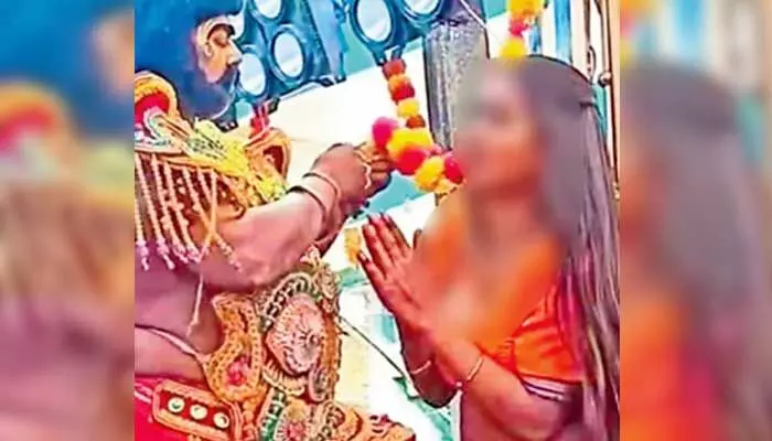 రామాయణ నాటకం పేరుతో గలీజ్ డ్యాన్సులు రామాయణ నాటకం పేరుతో గలీజ్ డ్యాన్సులు