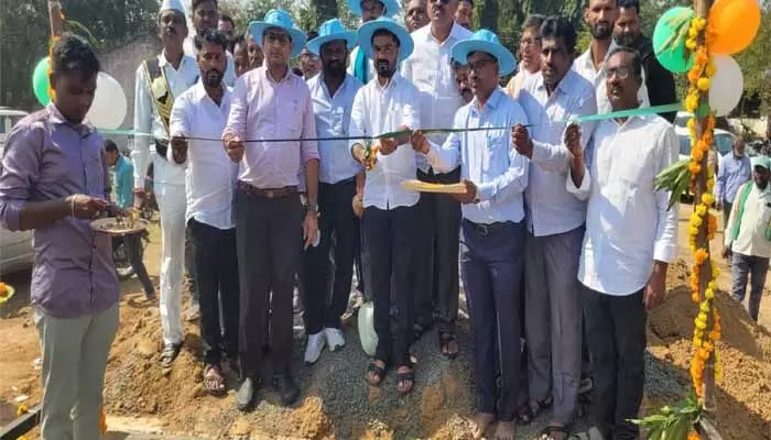 ఉట్నూర్ లో ఇసుక బజార్ ఏర్పాటు ఉట్నూర్ లో ఇసుక బజార్ ఏర్పాటు