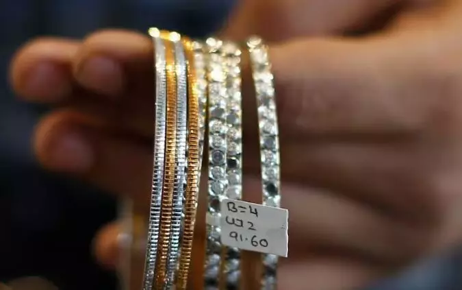 Platinum Imports: ప్లాటినం ఆభరణాల దిగుమతులపై ఆంక్షలు విధించిన ప్రభుత్వం Platinum Imports: ప్లాటినం ఆభరణాల దిగుమతులపై ఆంక్షలు విధించిన ప్రభుత్వం
