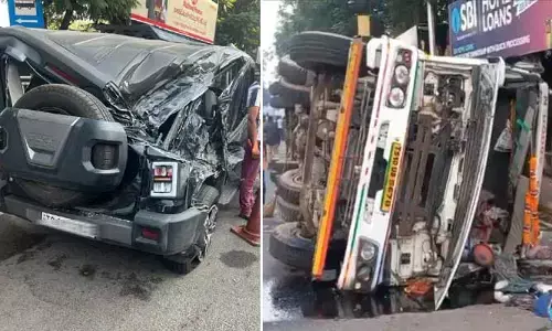 Breaking: హైదరాబాద్ బేగంపేట్⁭లో భీభత్స రోడ్డు ప్రమాదం.. నుజ్జు నుజ్జు అయిన థార్, బోల్తా పడ్డ ట్రక్