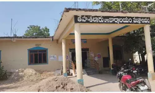 అరకోర ఫైన్లతో ఆర్భాటం: మంత్రాలయంలో ఇసుకాసురుల ఇష్టారాజ్యం!