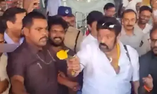 VIDEO: నిన్ను ఎవడు రమ్మన్నాడు.. అభిమానిపై బాలయ్య చిందులు